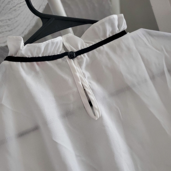 A'GACI White Blouse with Black Lace design - Picture 5 of 5